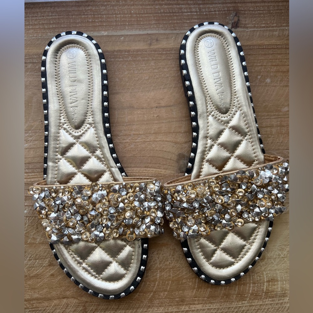 Wild Diva Lounge Sparkly Band Slip on Slide Sandal in Gold Size 6.5